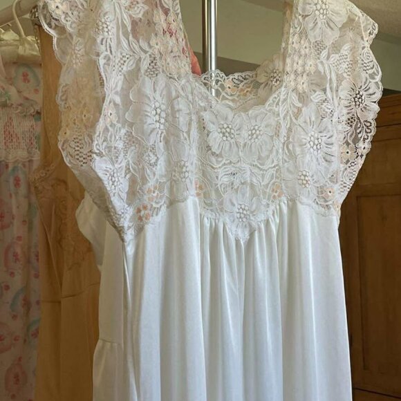 Vintage cream slip dress nightgown  floral lace bust  women's lingerie - Picture 11 of 11